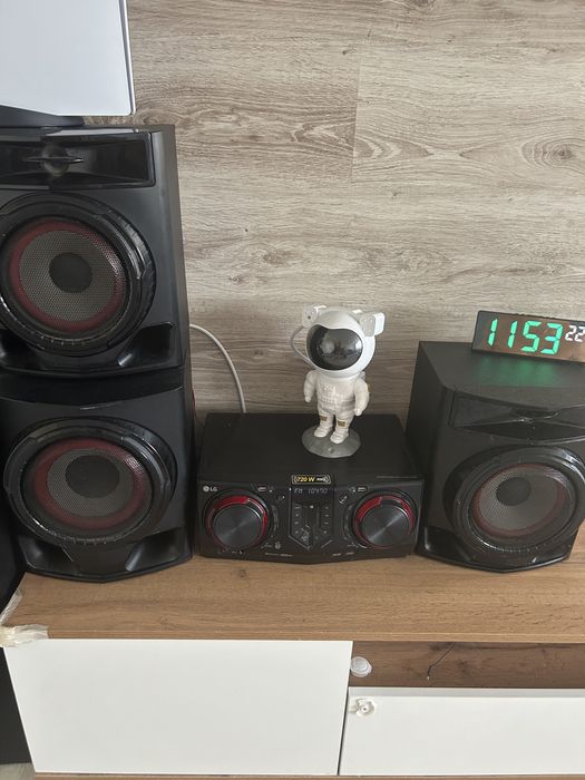 Продам музыкальный центр LG CJ45