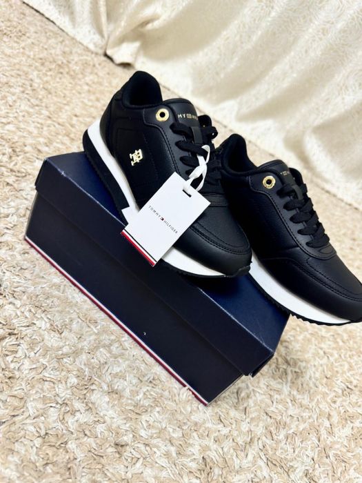 Весна с Кроссовкой Тоmmy Hilfiger