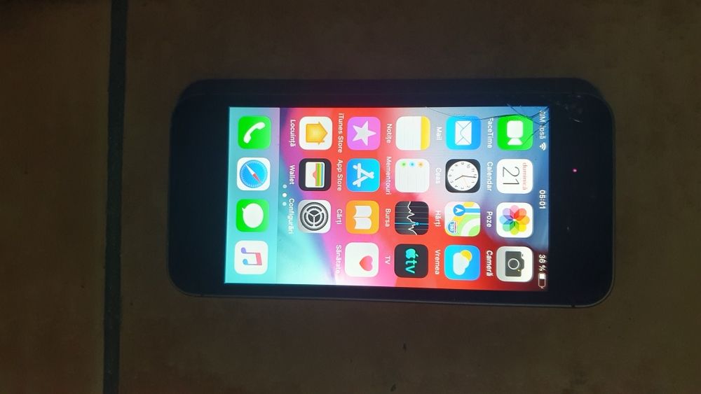 Iphone 5S. + 2 joisticuri adaptoare