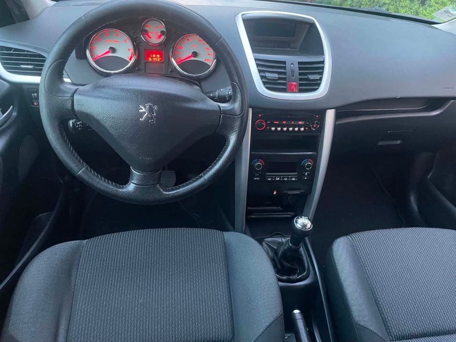 Peugeot  207 1.4 16 V 2013