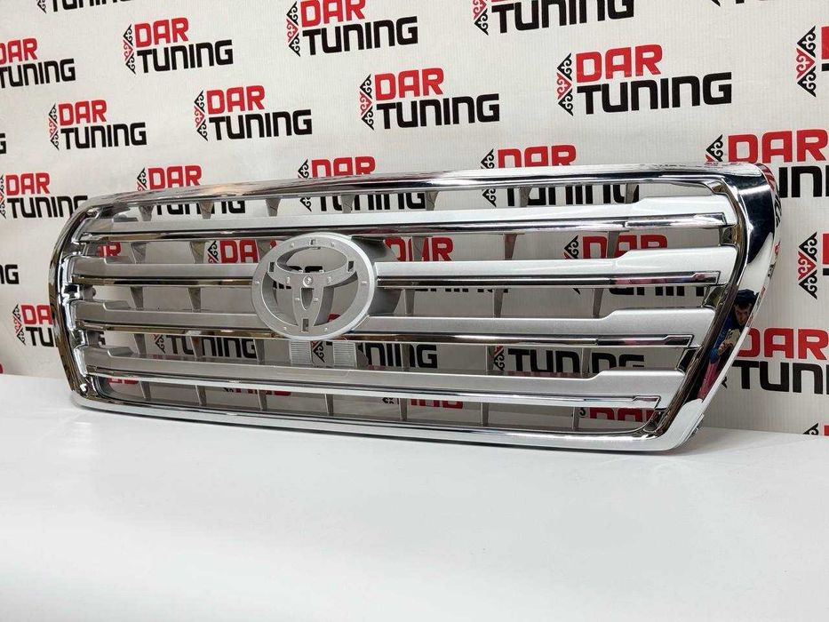 Решетка радиатора с камерой Toyota LC200