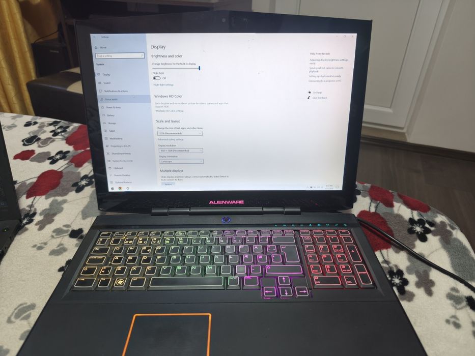 Vând laptop alienware m17x