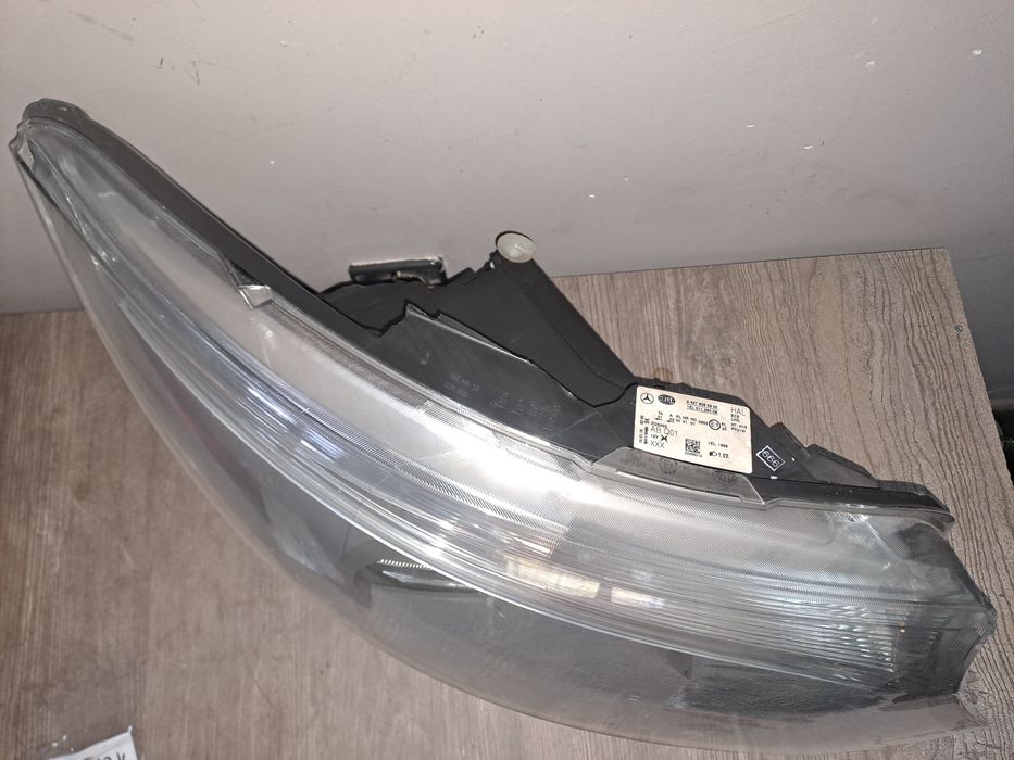 Mercedes Vito/ Viano фар десен