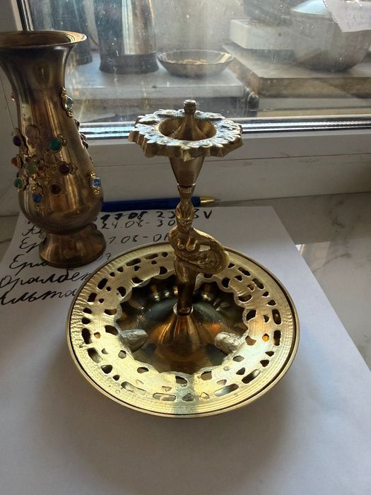 Продам подсвечник латунь