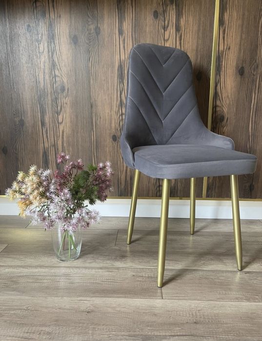 Продается раздвижной стол консоль со стульями