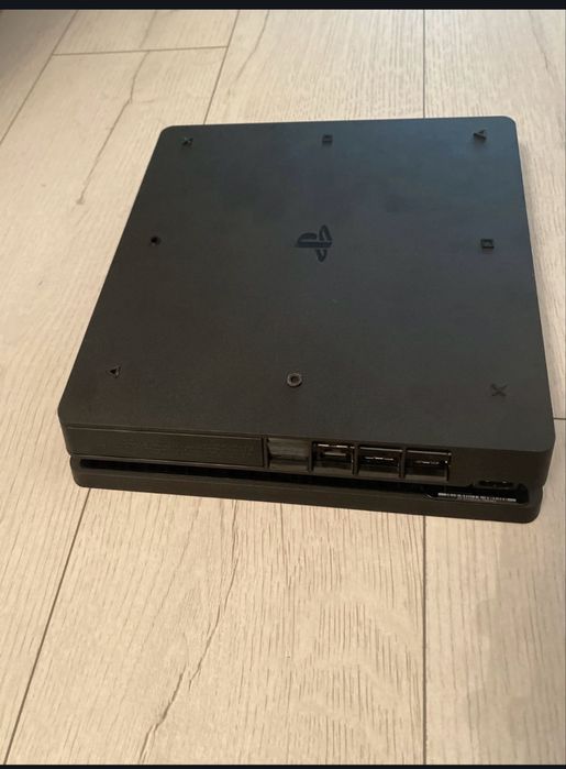 Playstation 4 slim