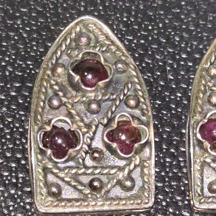 Продаю Серьги серебряные с гранатами