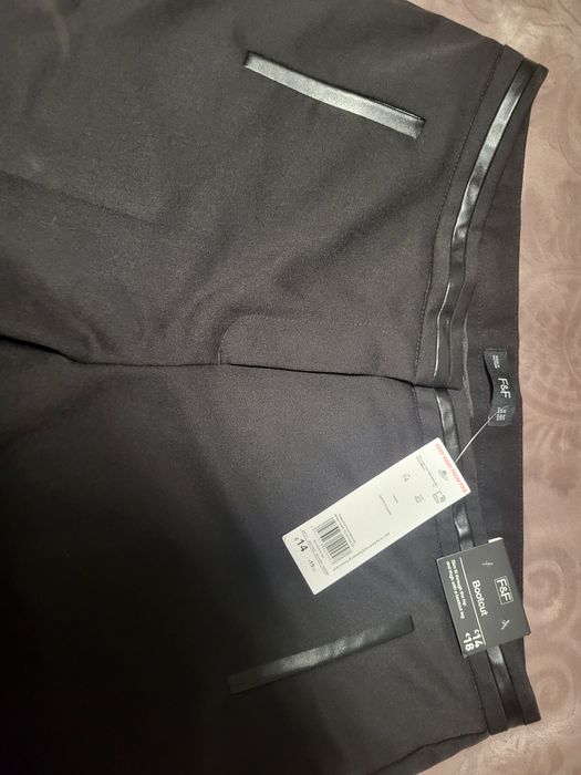 Pantaloni de dama boot cut, noi cu eticheta