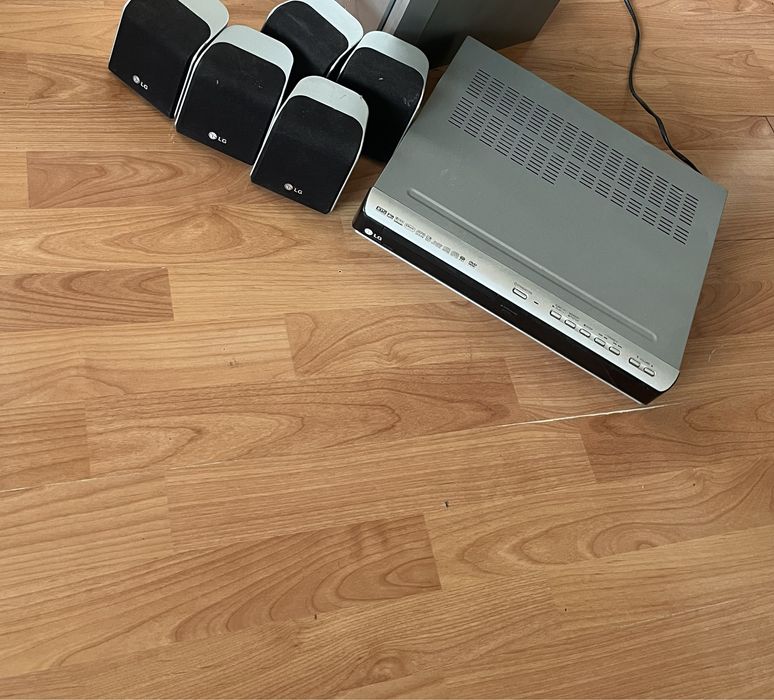 Аудио система / Система за домашно кино LG ( LG ресивър LG усилвател )