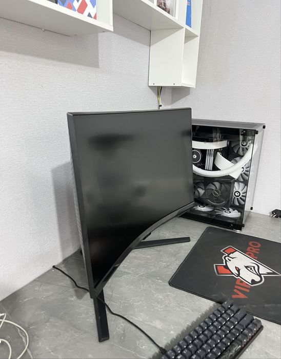 Монитор Samsung Odyssey G7 240 hz