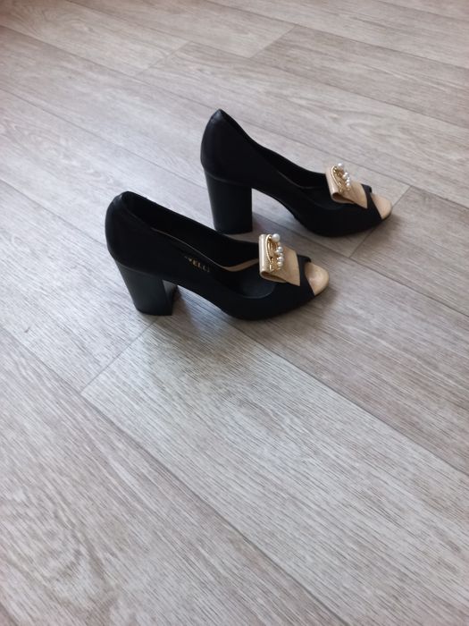 Босоножки кожаные 35 размер