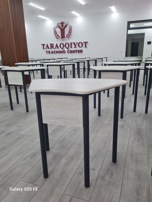 Парта ромашка, стулья Турецкие,Современные школьные парты и стулья.