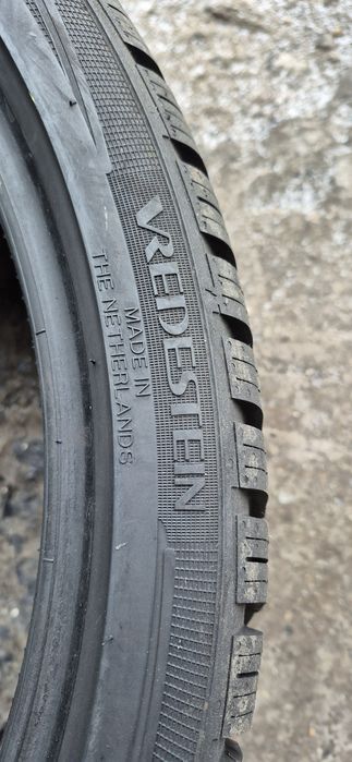 4 anvelope iarna,fata Michelin 245/35/20,spate Vredestein 275/30/20.