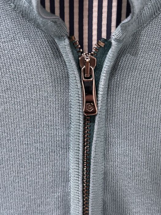 Продаю вещи носил только в праздниках