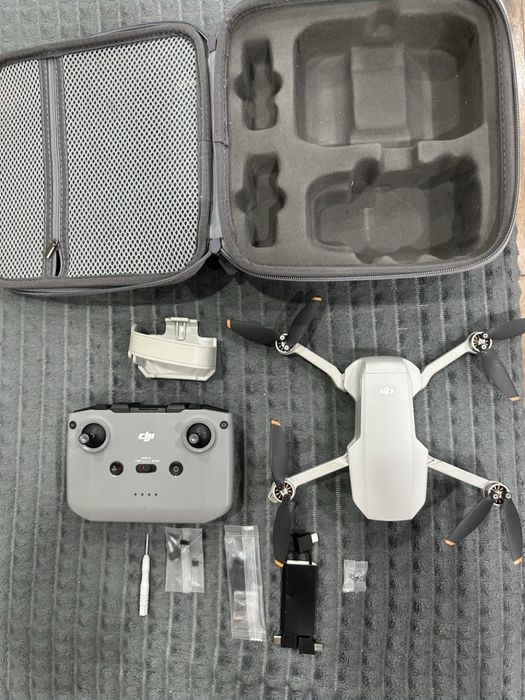 Квадрокоптер DJI  (комплект с кейсом)