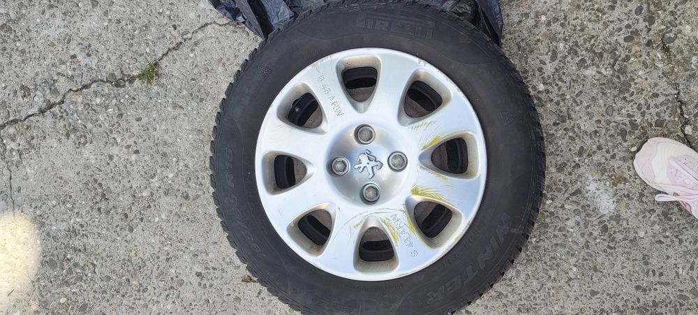 Set jante+anvelope iarna R15 Pirelli