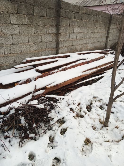 Кругляк ағаштар сатылады.