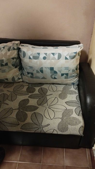 Подарявам разтегателен диван