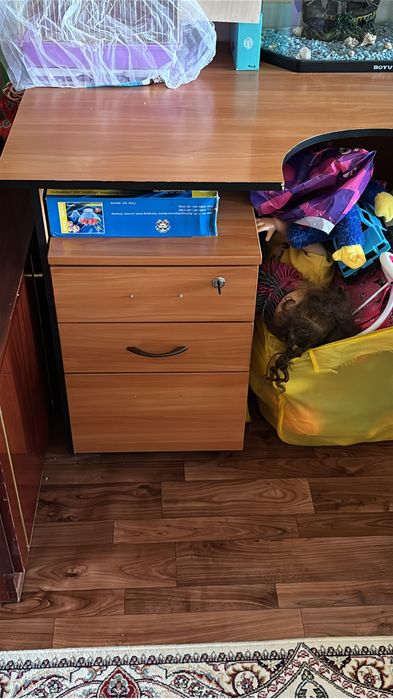 Компьютерный стол.