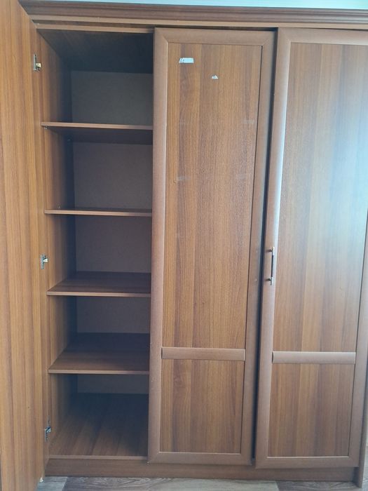 Продам б/у спальный гарнитур