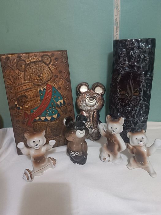 Продаётся коллекция 
Олимпиада 80 мишка 
10 предметов олимпиада