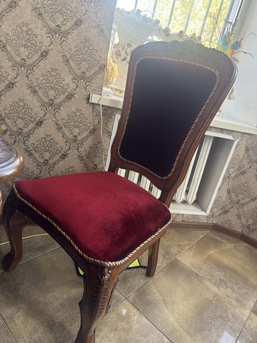 Стол со стульями
