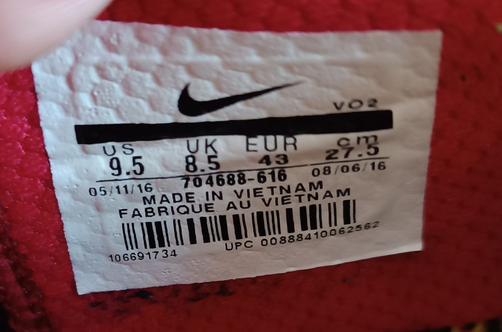 Nike оригинални маратонки номер 43,5