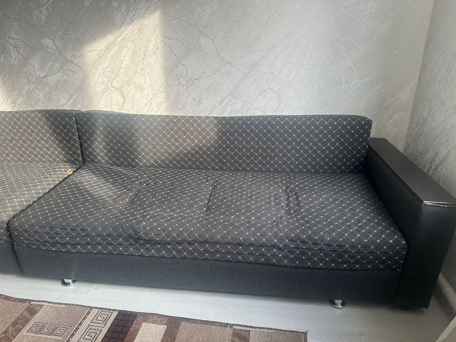 Біріккен үлкен диван