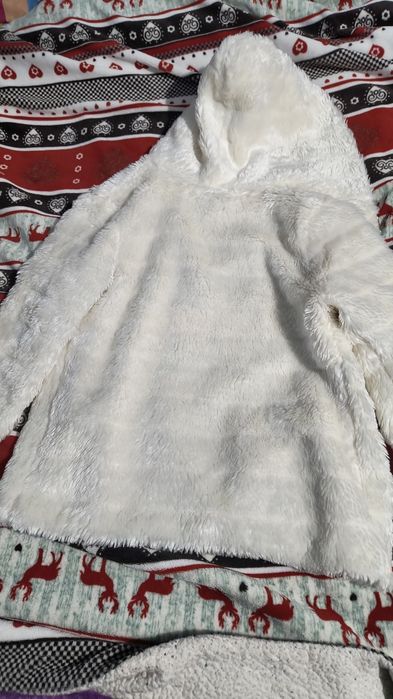 Bluză albă călduroasă