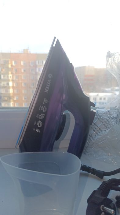 Продам Утюг vitek