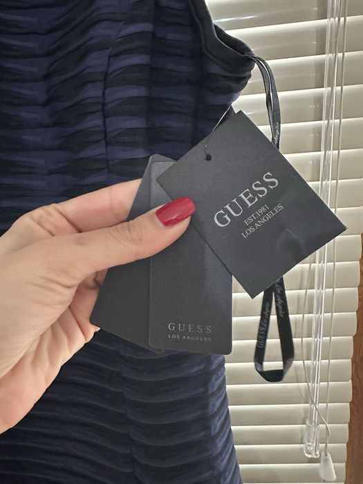 Рокля Guess L размер НОВА с етикет