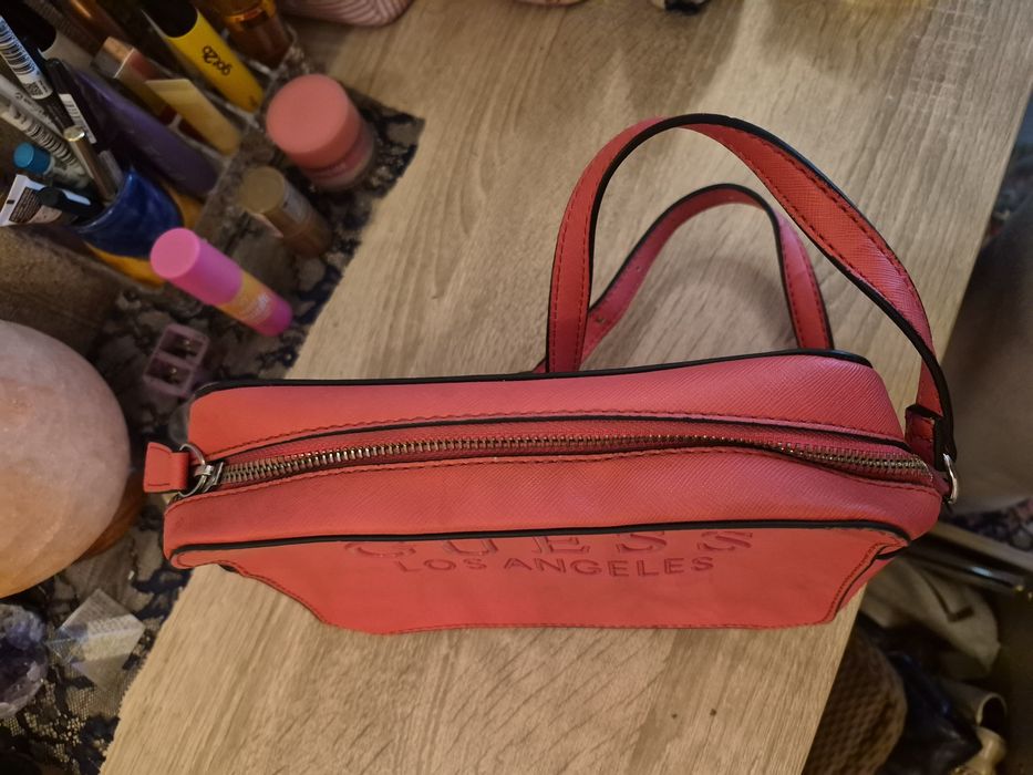 Чанта Guess и Bora