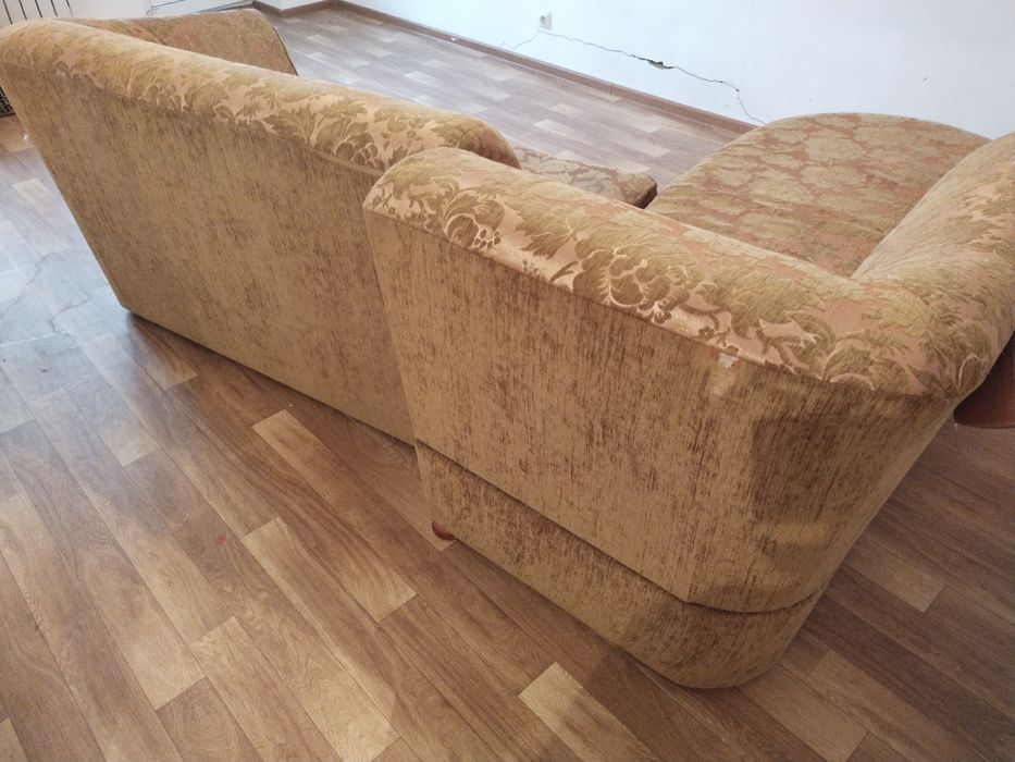 Отдам бесплатно угловой диван