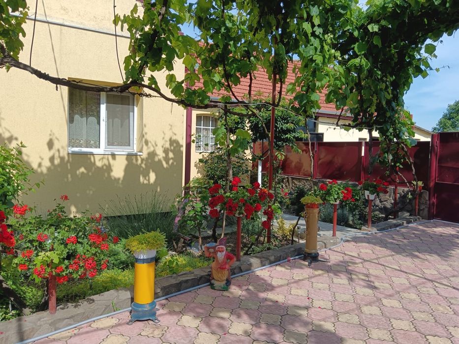 Vând casă complet mobilată