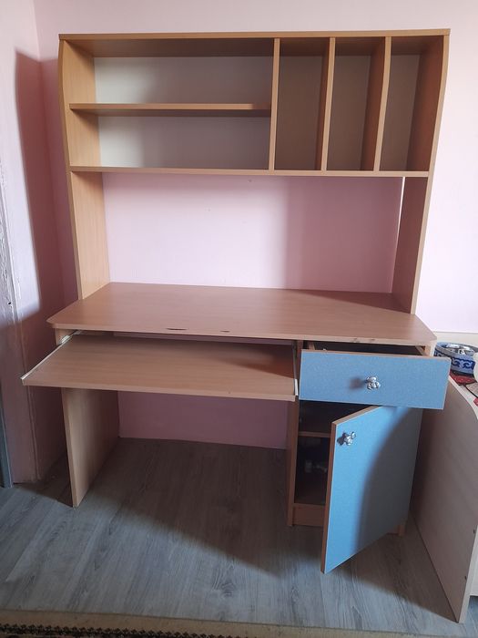 Продается парта в хорошем состоянии