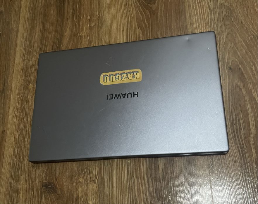 Ноутбук Huawei.