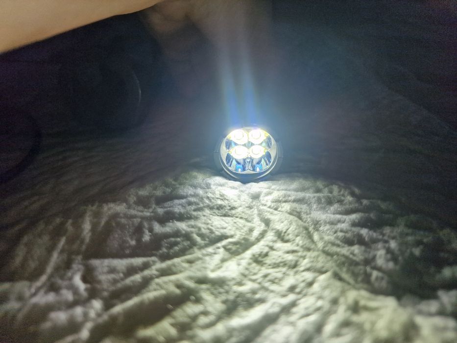 Lanternă Nitecore i4000R