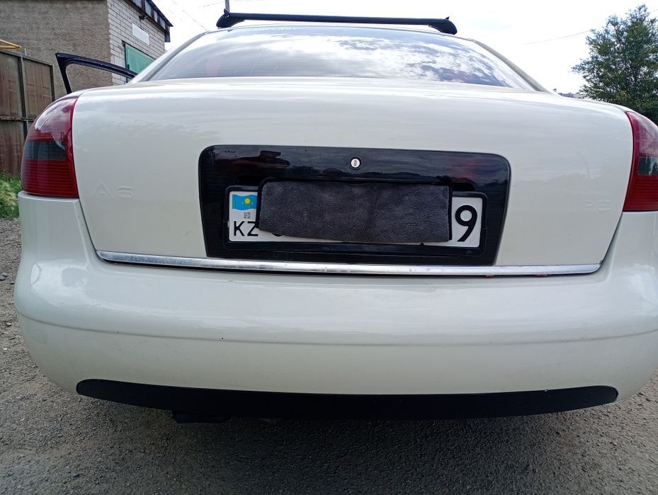 Подномерник бленда Ауди а6с5 Седан