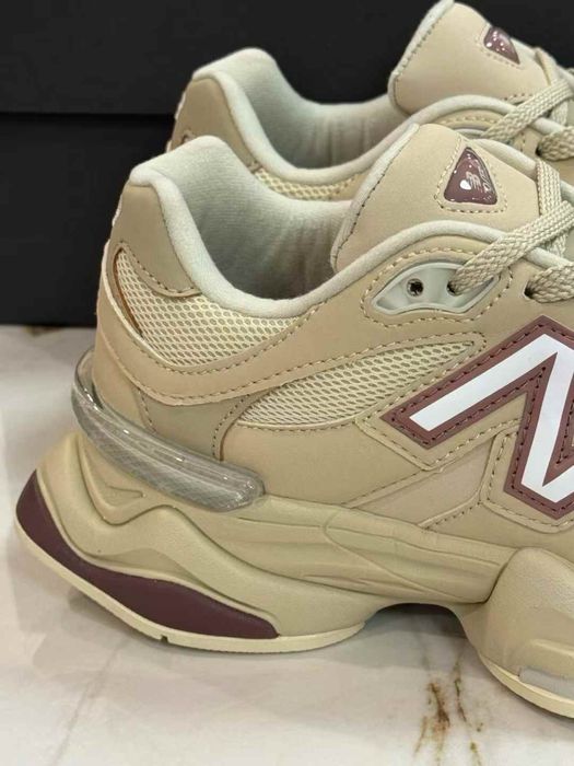 Нови дамски маратонки New Balance 9060 в бежово
