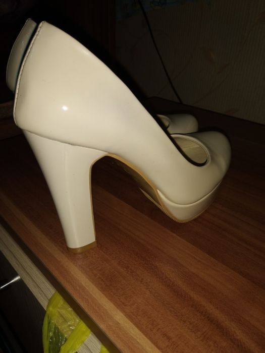 Продам обувь почти новую