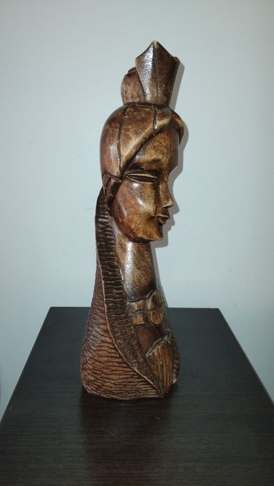 Красива статуетка от дърво. "Царица"