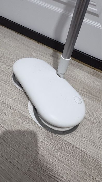 Электрошвабра. На зарядке