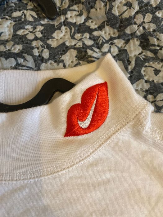 Бяла блуза Nike- M размер - 100% памук