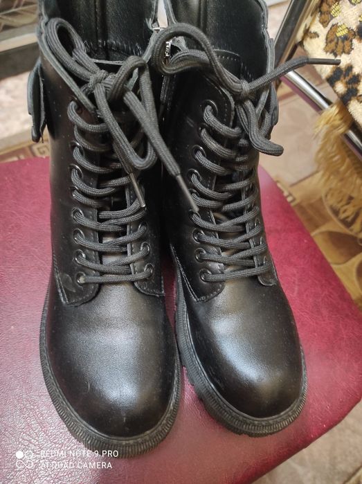 Продам берцы весна осень на девочку