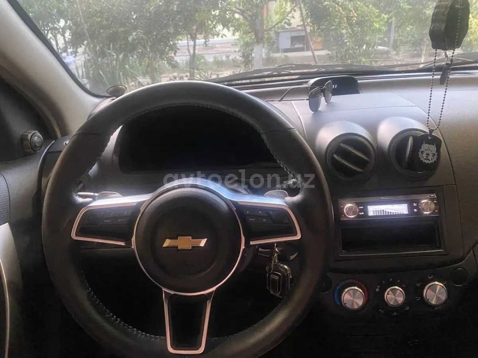 Nexia 3 avtomat sotiladi