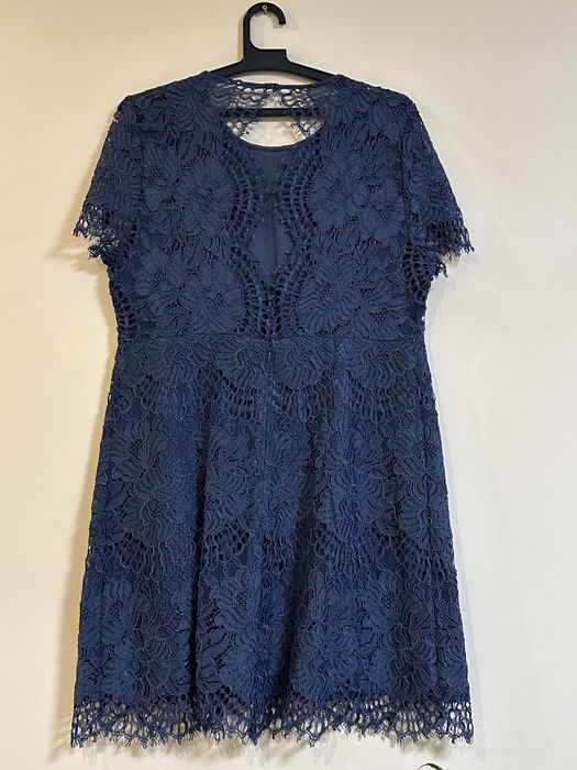 Дантелена синя рокля