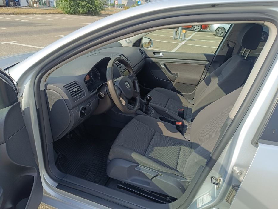 Volkswagen Golf 5 – 1.4 Benzină (2004) – Ideal Oraș / Începători