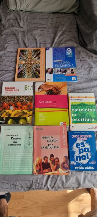 Учебници и тетрадки по испански език