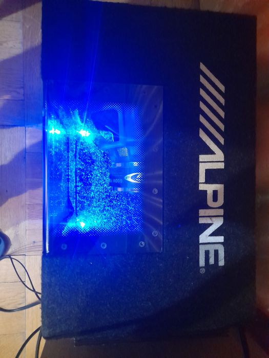 Продам сабвуфер ////////ALPINE