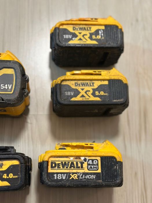 Baterii defecte Dewalt 5ah 4ah